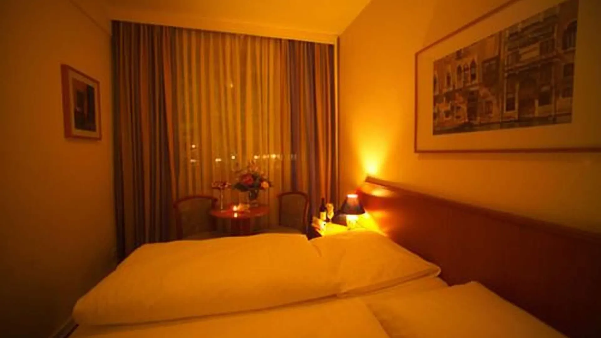 Hotel Mercedes/Centrum Гамбург 2*,